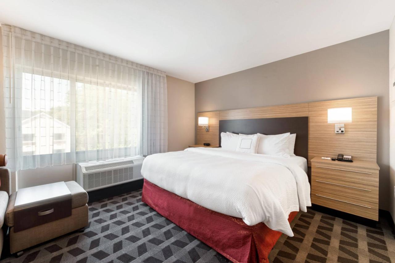 Towneplace Suites By Marriott Greensboro Coliseum Area Bagian luar foto